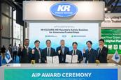 Ryu Hongryeul, EVP, HD HHI (third from left); Lee Yongsok, EVP, KR (centre) and Yoo Byungyong, SVP, HD KSOE (third from right)