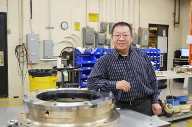 Thordon’s Chief Research Engineer, Gary Ren, pictured with the BlueWater Seal featuring the newly developed RENFORM main seal ring