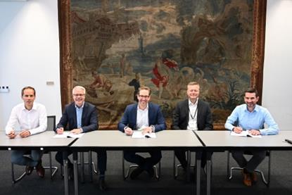 Alexander Knafl (MAN Energy Solutions), Peter Schild (Proman), Ron Gerlach (Stena), Hans Tistrand (Stena) and Bernd Siebert (MAN PrimeServ) at the signing.