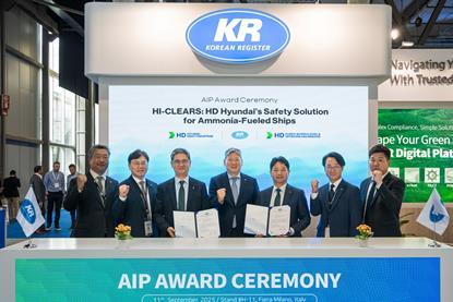 Ryu Hongryeul, EVP, HD HHI (third from left); Lee Yongsok, EVP, KR (centre) and Yoo Byungyong, SVP, HD KSOE (third from right)