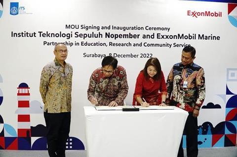 Ms. Joanne Eu (second from the right), Global Aviation & Marine Lubricants Director of ExxonMobil and Mochamad Ashari (second from the left), Rector of ITS, signing the MOU, witnessed by Nurwahidi (first from the left), Head of SKK Migas Jabanusa and Ahma