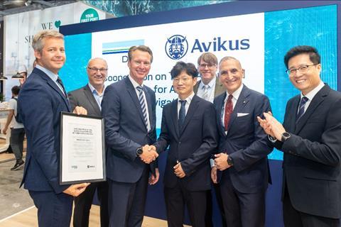 Representatives of Avikus and DNV at SMM