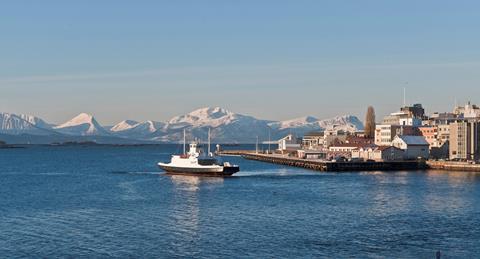 ‘Eiksund’ leaves the quay in Molde