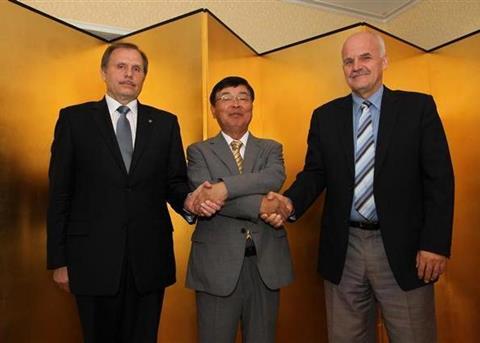 ClassNK chairman and president Noboru Ueda (centre) welcomes Jan Jankowski of PRS (left) and Zlatko Zulim of CRS (right) to the IACS Council.