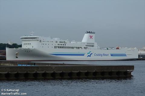 Long, lean and highly-powered <i>Hamayu</i> for long-haul Japanese coastal service. (credit: S.Katsuragi/MarineTraffic.com)