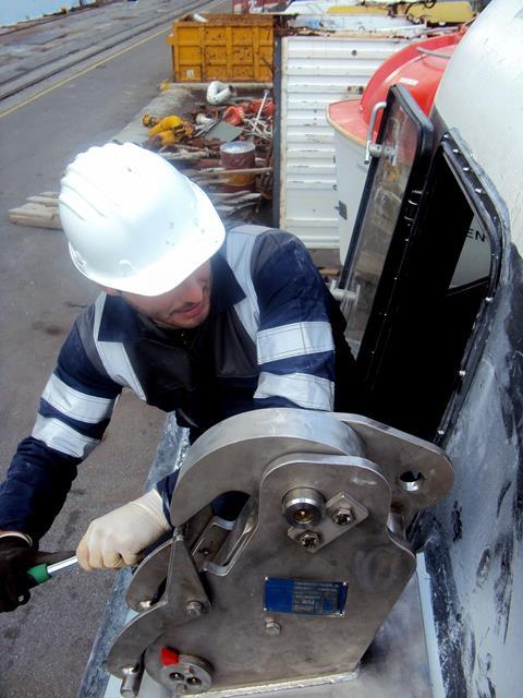 Schat-Harding SeaCure hook being installed