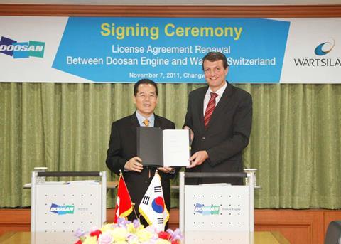 Sung-Hee Lee and Martin Wernli sign the license extension at the Doosan Engine HQ in Changwon, South Korea