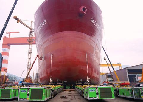 A fleet of 54 automated trailers turned the fore block of 'BW Catcher' and loaded it for floating to Singapore from Samkang
