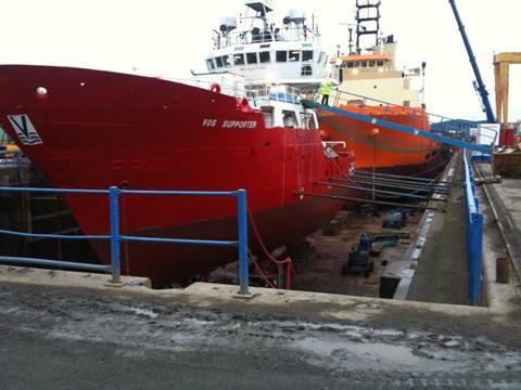 'Toise Independent' and 'Vos Supporter' double docking in Leith