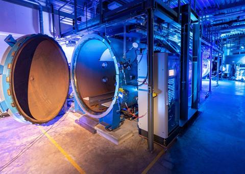 A research programme using MARIN’s autoclave is advancing understanding of multi-phase dynamics in LNG tank sloshing (credit: MARIN)