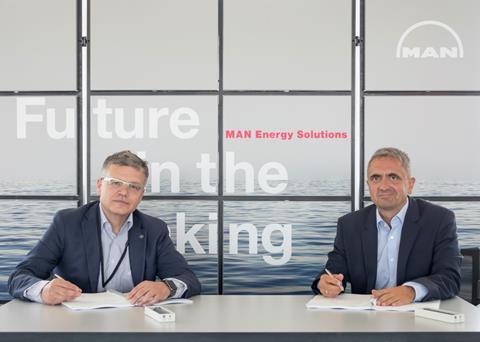 Dr. Otto Preiss (left), Chief Technology Officer and COO of Rolls-Royce Power Systems, and Dr. Uwe Lauber (right), CEO of MAN Energy Solutions, signing the agreement.