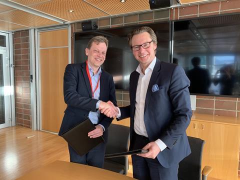 (l-r) Roger Holm, president of Wärtsilä Marine and Knut Ørbeck-Nilssen, CEO of DNV GL – Maritime Credit: Wärtsilä Marine