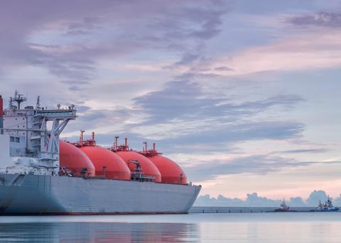 Chevron Marine's recent work with dual-fuel four-stroke engines highlights a practical approach to these challenges.